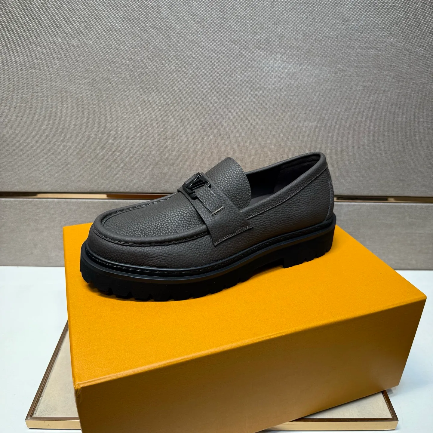 Men's men's shoes 💰pp620【Lv～】Men's casual leather shoes 2025z cabinet sales simultaneously 🔶Size: 39-44 #️⃣ 🔷3 colors🔜The upper is made of cowhide stitching ➕Cowhide lining, comfortable and breathable, sole: original comfortable and wear-resistant outsole, ⚠️real thing📱photographed🎬real thing is better📢📢📢